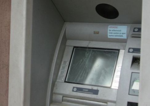 hotii din atm-uri