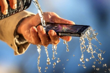 Sony lanseaza super smartphone-ul Xperia Z