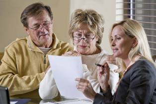 Varsta standard de pensionare la fel la femei ca si la barbati