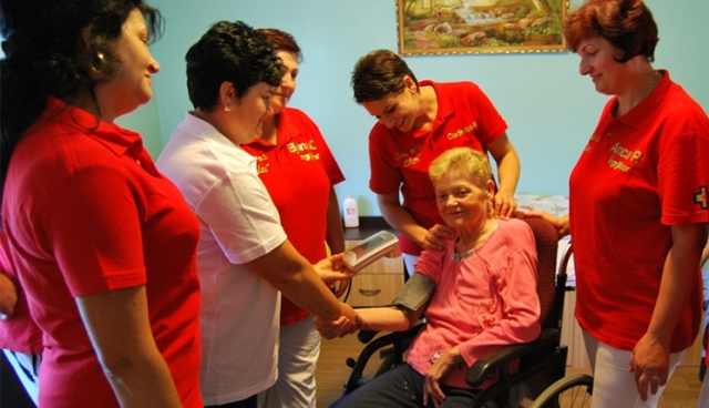 Cum sa alegeti o casa de ingrijire pentru batrani sau un asistent la domiciliu