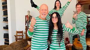 Bruce Willis izolat impreuna cu fosta sa sotie. Cum a reactionat actuala ?