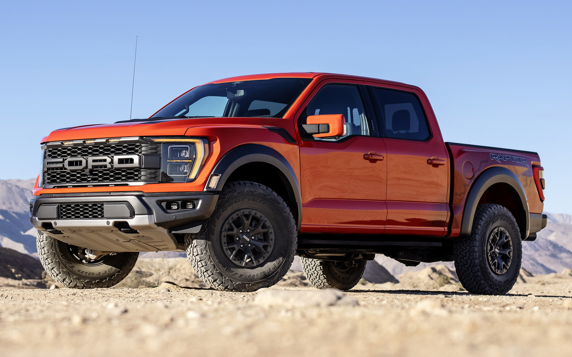 Ford vrea să mărească producția vehiculelor comerciale