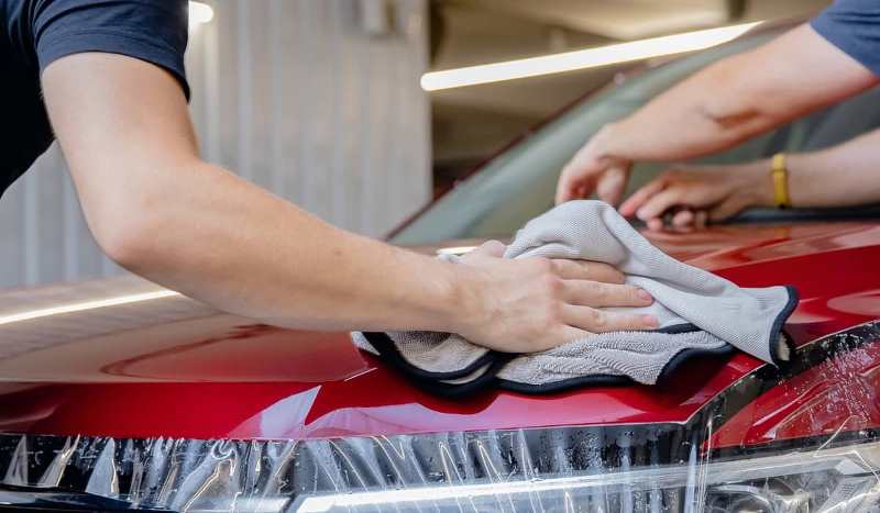 Cum se montează corect foliile auto