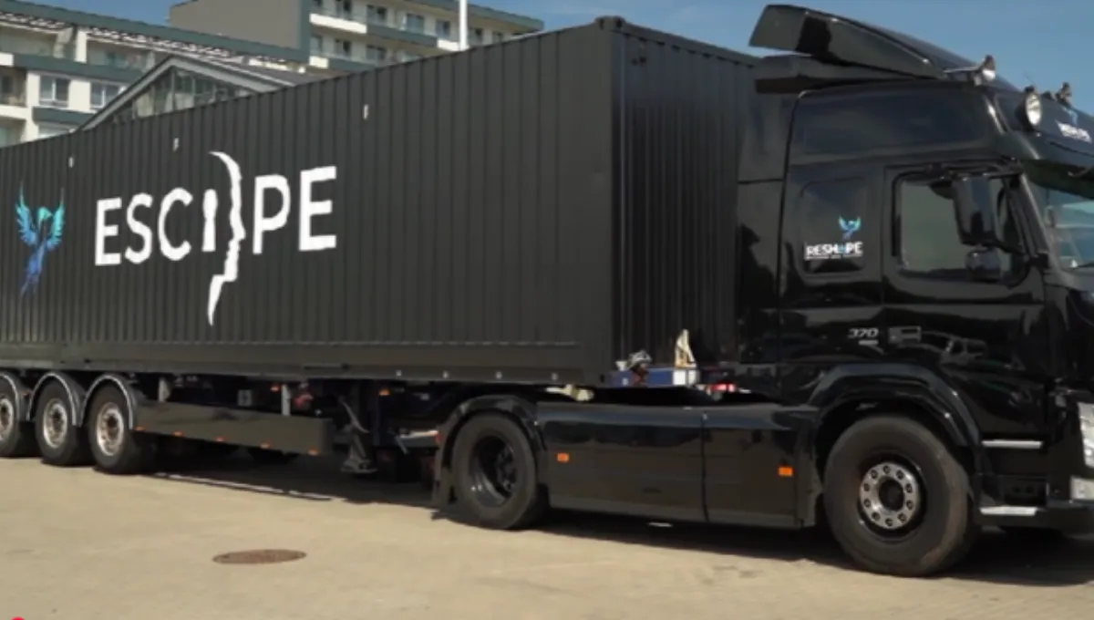 Escape Truck ajunge la Brașov. Adolescenții descoperă cum începe traficul de persoane