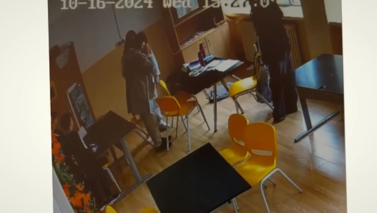Elevă de 14 ani trimisă în judecată după ce ar fi împins o profesoră