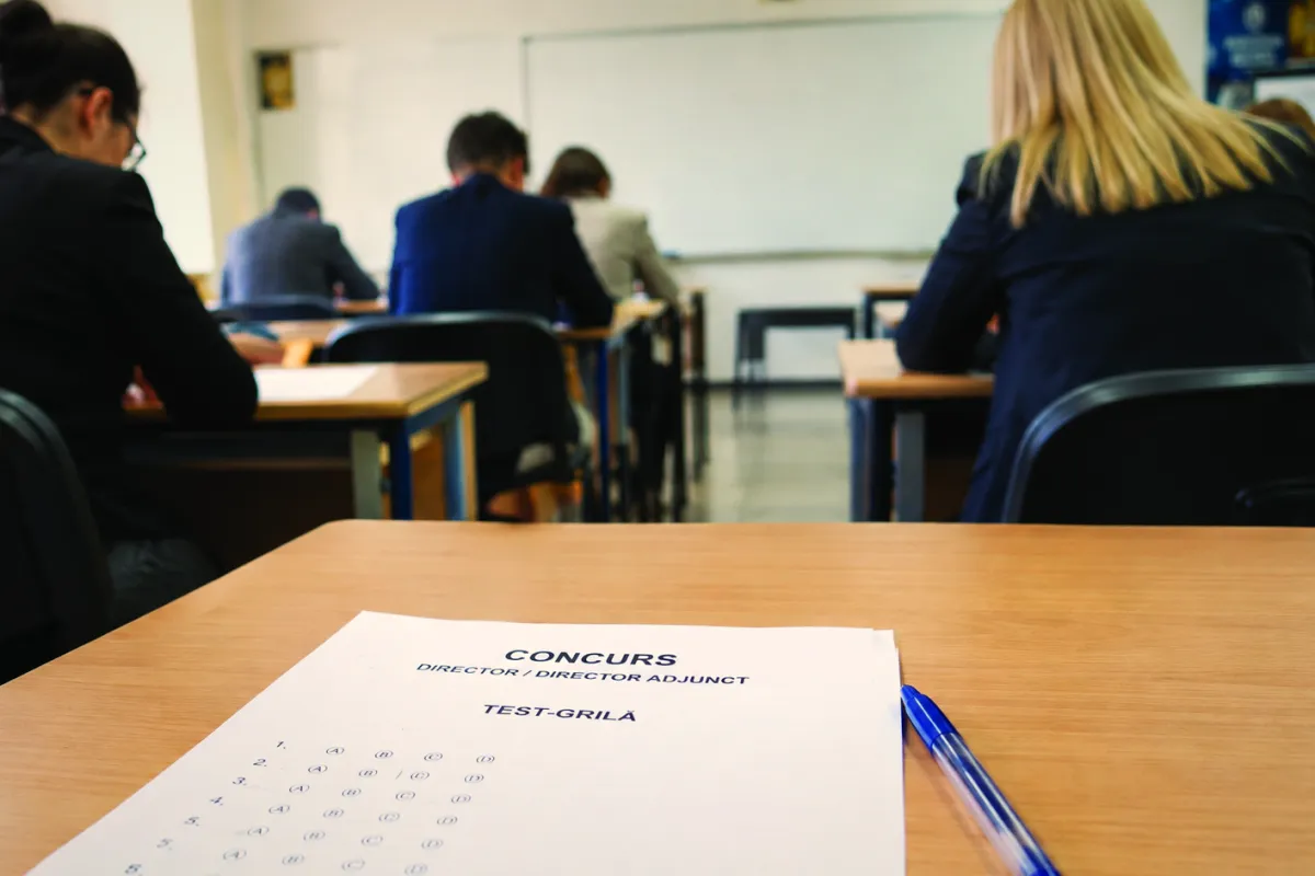Ministrul spune că cei care nu au trecut prima probă continuă activitatea