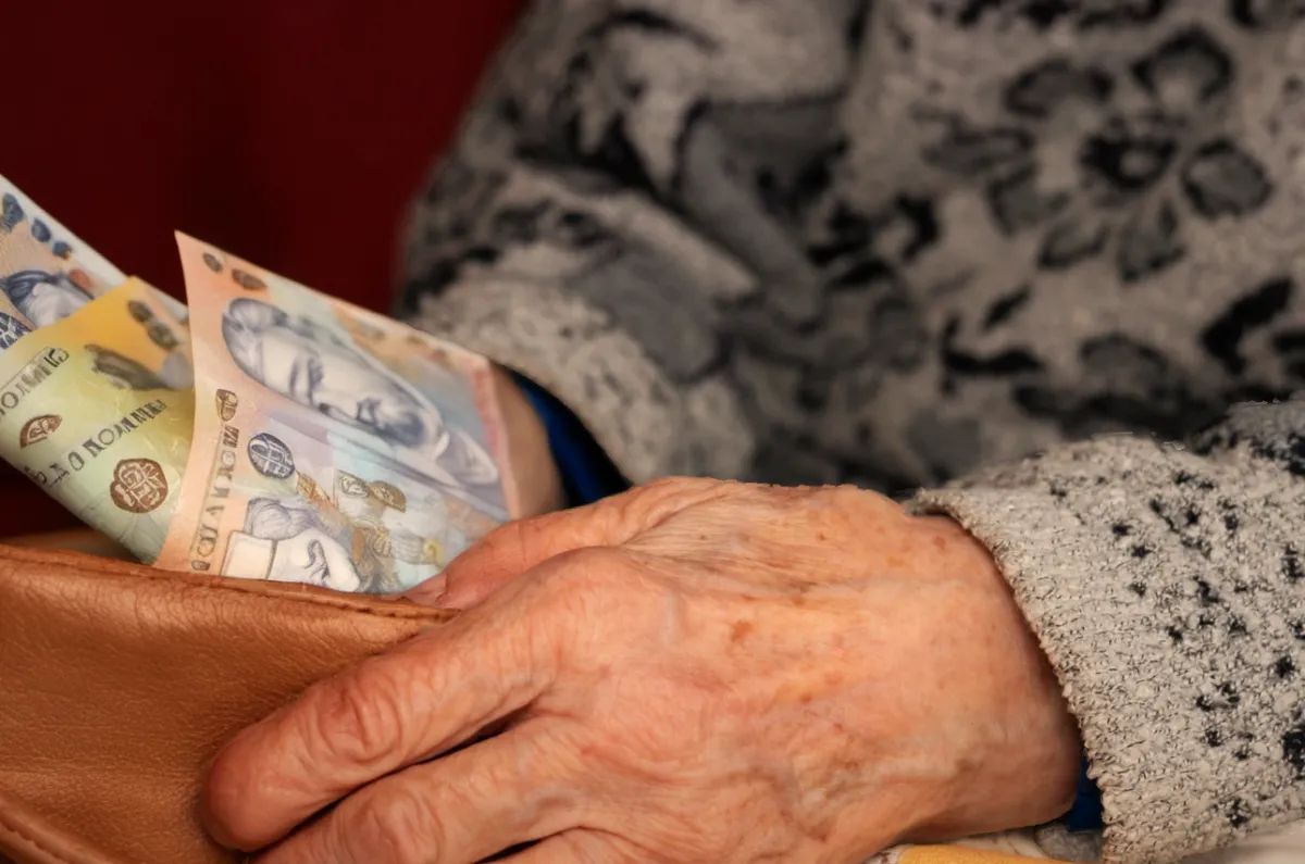 Pensionarii au pierdut 600 lei în 2 ani. Kelemen Hunor cere indexare imediată.