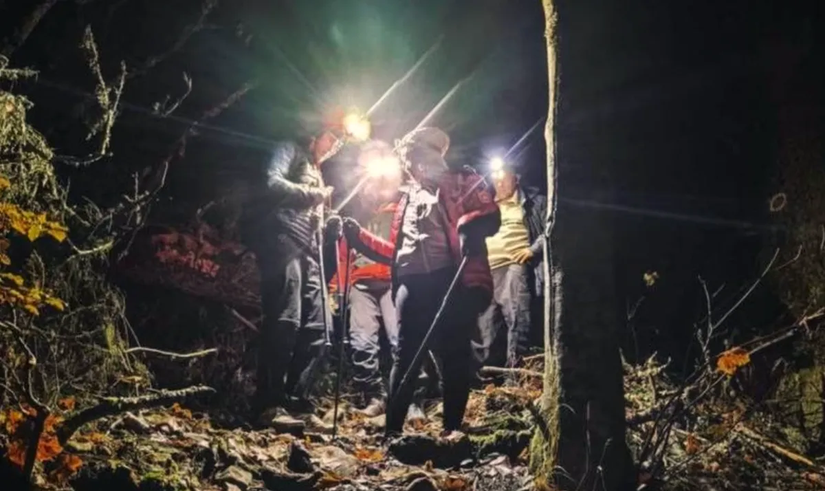 Salvamontiștii din Bihor au găsit doi turiști de 19 ani fără lumină pe munte